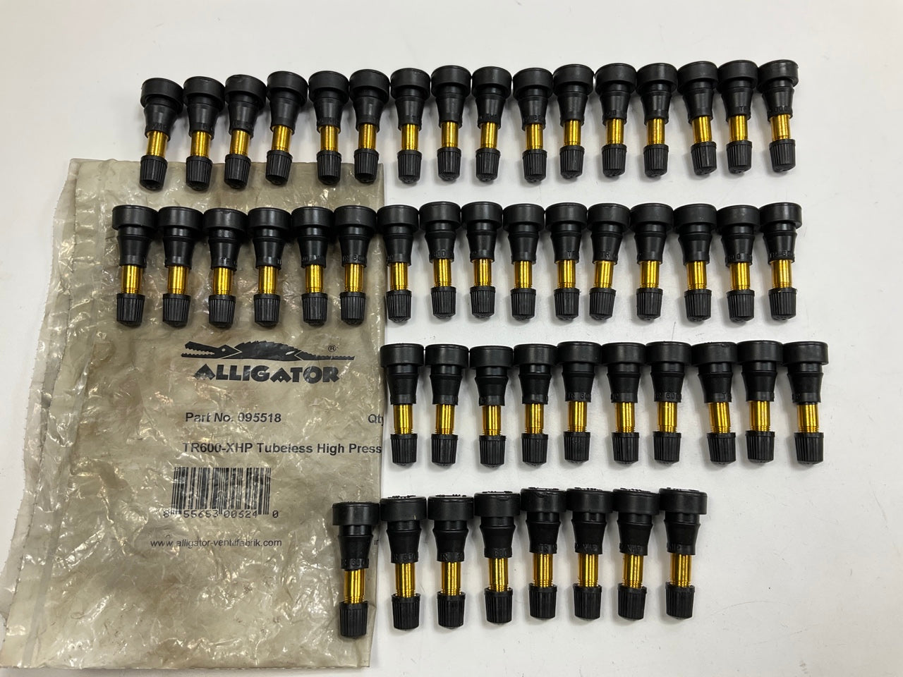 (50) Alligator 095518 Tubeless High Pressure Snap-In Valves TR600-XHP
