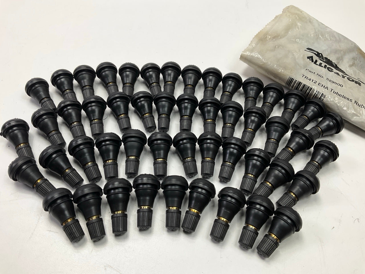 (50) Pcs - Alligator 529900 TR412 EHA Tubeless Rubber Snap-In Valves