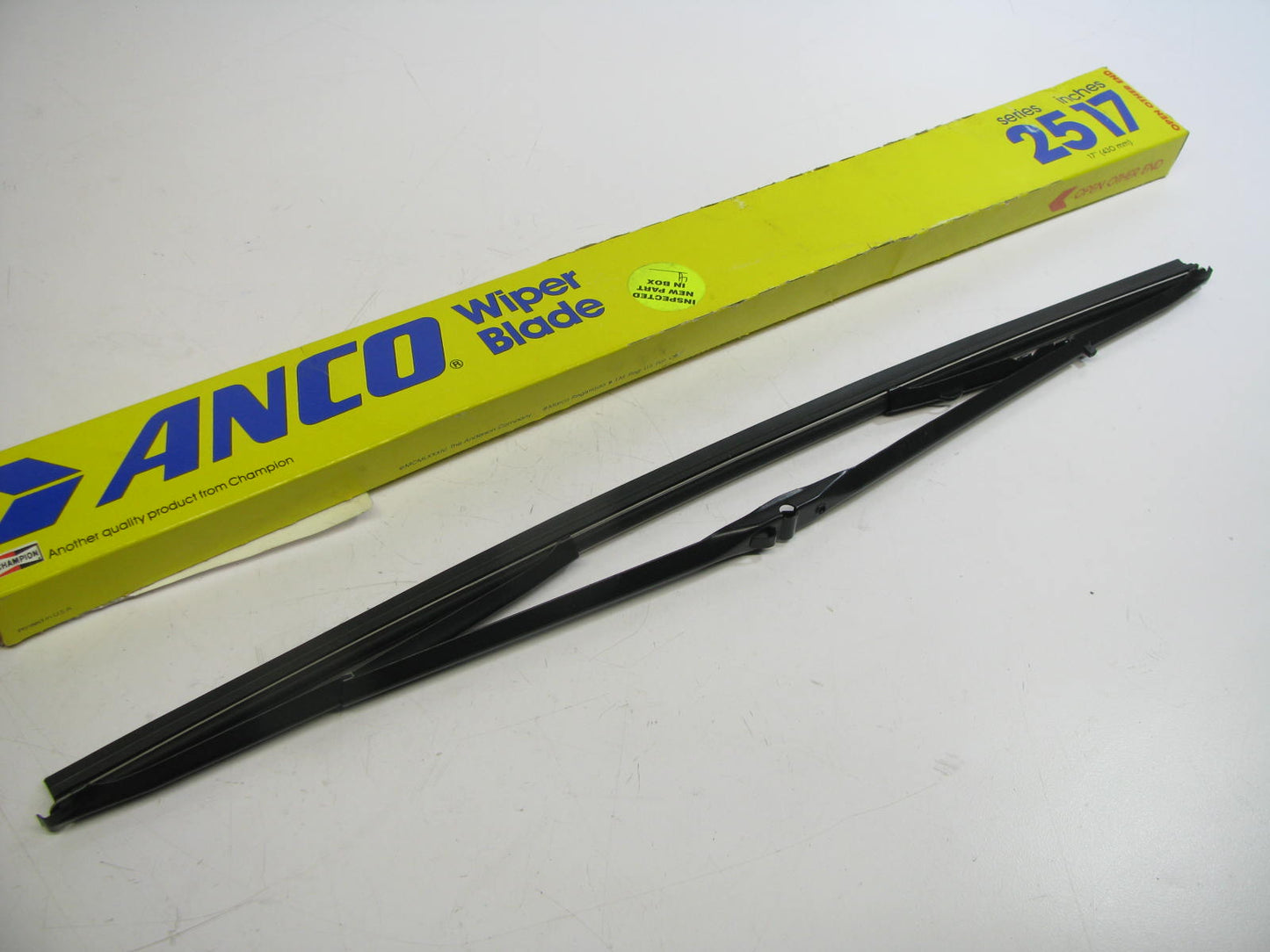 Anco 2517 Front Windshield Wiper Blade - 17''