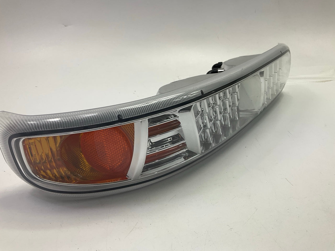 APC 403463PL Diamond Cut Front Signal Corner Light Lamp Kit 99-02 Silverado 1500
