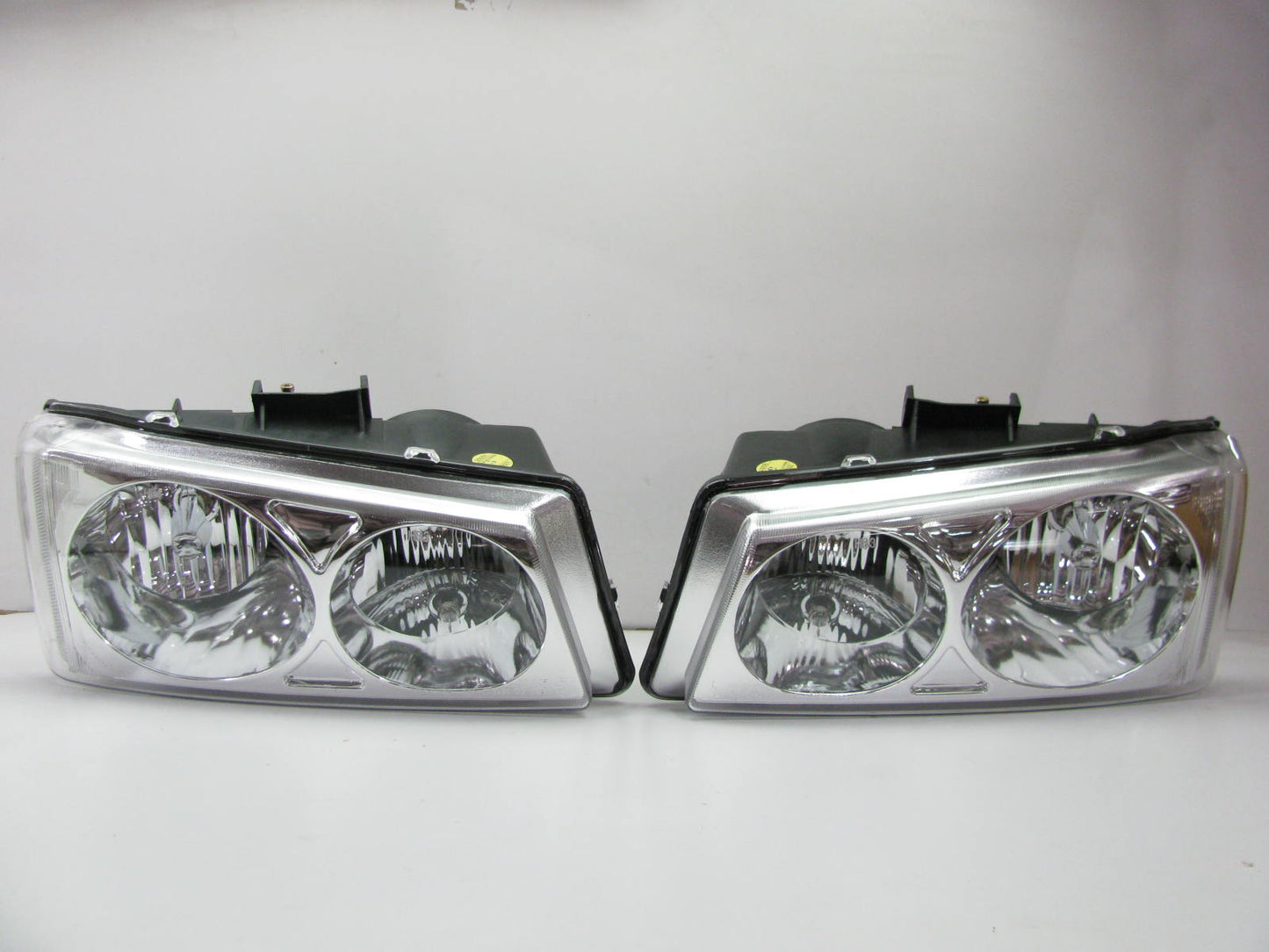 Chrome Housing Right Left Headlight Head Lamps For 2003-2005 Silverado 403680HLD