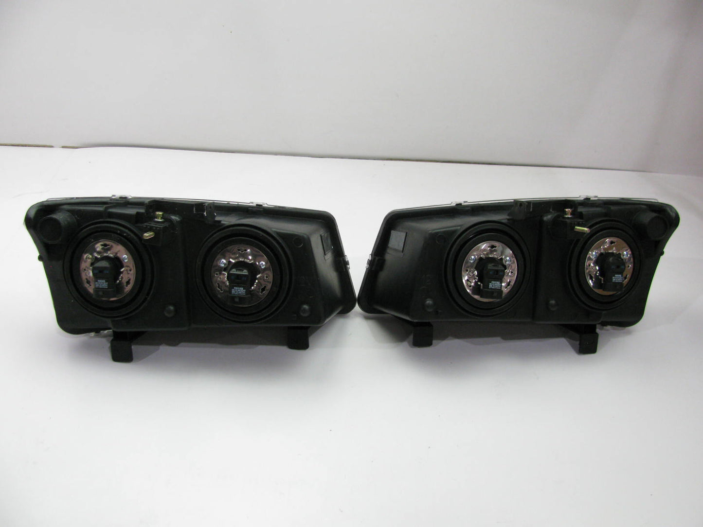 APC Headlight Headlamp W/Black Housing For 2003-2006 Chevy Silverado TRUCKS