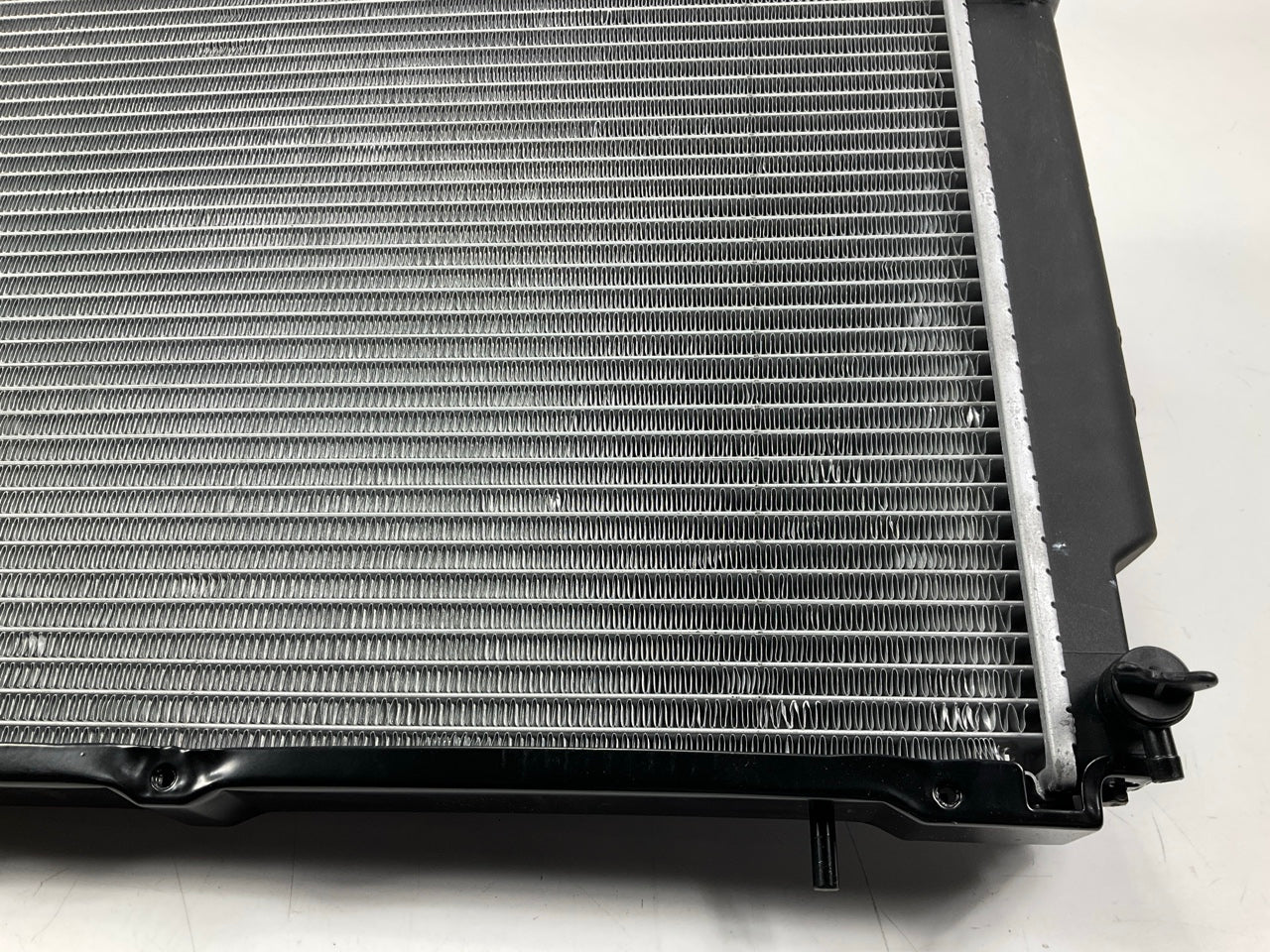 COSMETIC DAMAGE TO FINS - Apdi 8012082 Radiator (SEE PHOTOS)