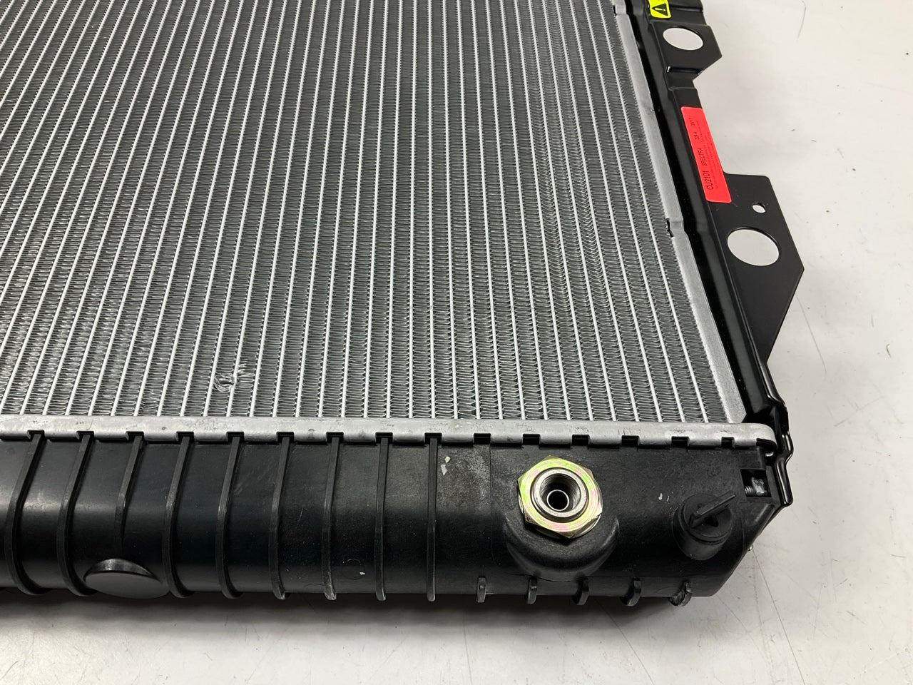 COSMETIC DAMAGE TO FINS - Apdi 8012101 Radiator (SEE PHOTOS)