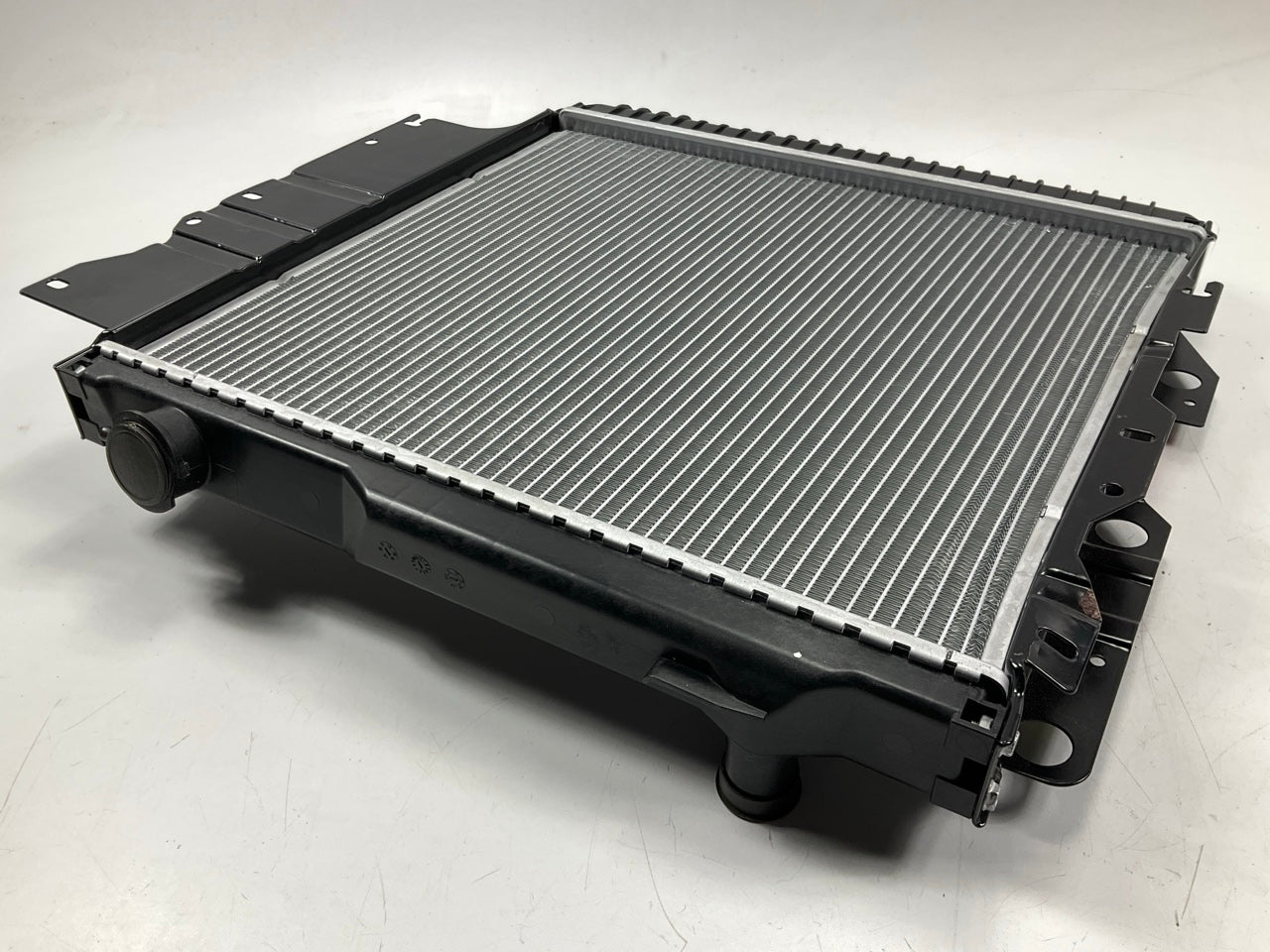COSMETIC DAMAGE TO FINS - Apdi 8012101 Radiator (SEE PHOTOS)