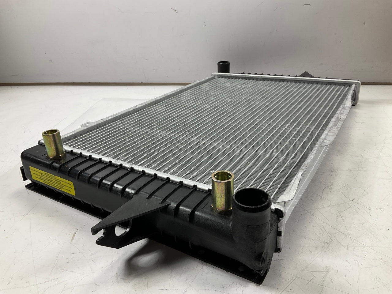 Apdi 8012424 Radiator For 1999-05 Volvo C70, 1999-00 S70, 1999-04 V70 2.3L 2.4L