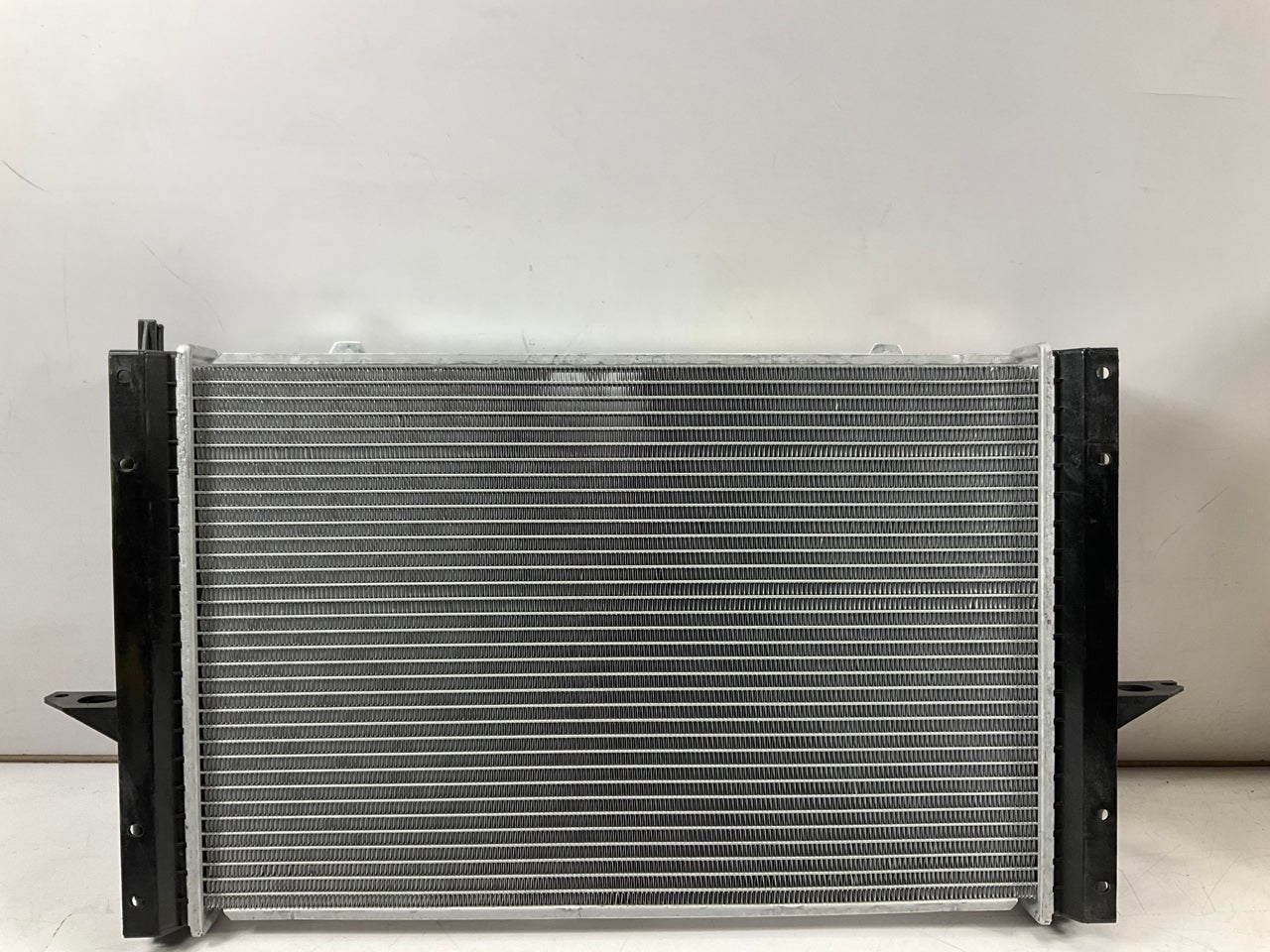 Apdi 8012424 Radiator For 1999-05 Volvo C70, 1999-00 S70, 1999-04 V70 2.3L 2.4L