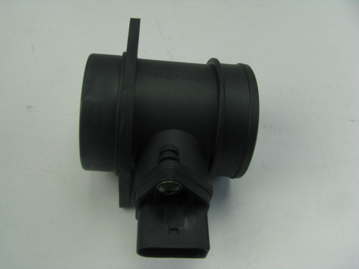 Apwi MAF1040 MAF Mass Air Flow Sensor For 2000-2006 VW Audi 1.8L-L4
