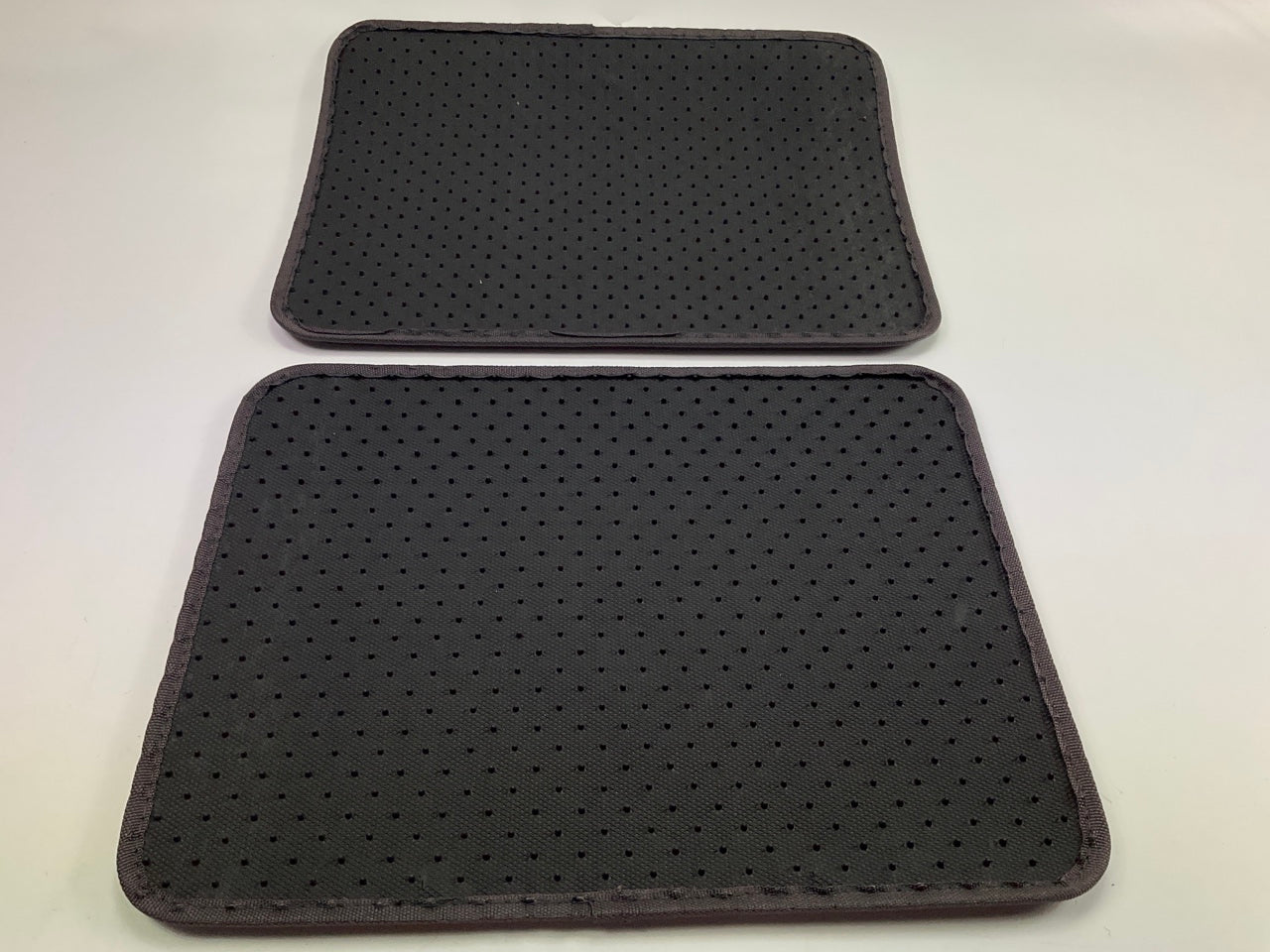 Armor-All 78915 4-Piece Gray Carpet Floor Mat Set W/ Heel Pad 25''x17'' & 16''x12''