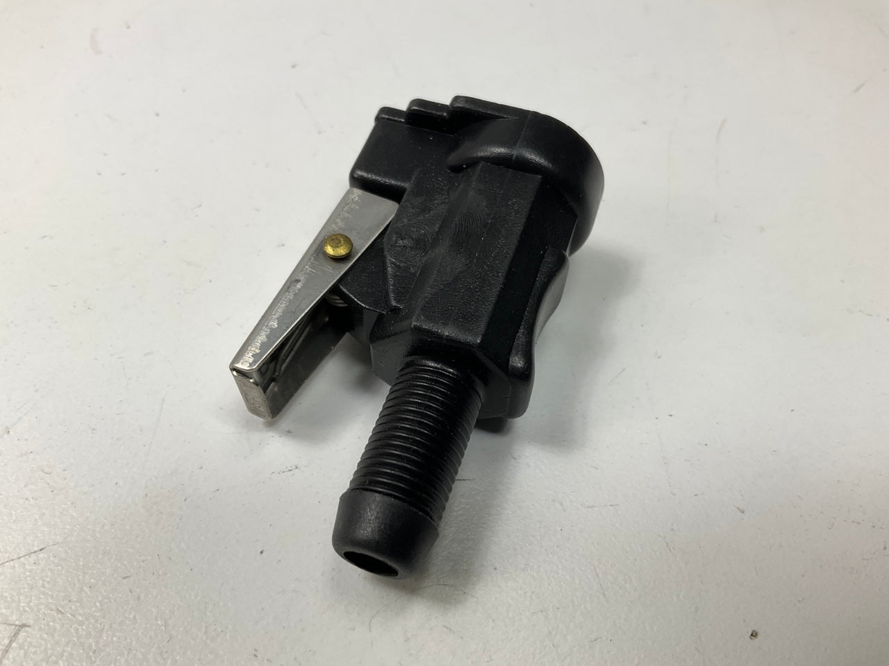 Attwood 8896LP6 Mercury/Yamaha Female Hose Engine Fuel Tank Fitting - 3/8'' Barb