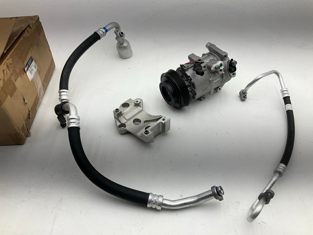 Auto 7 701-0205 A/C Compressor Kit With Hoses For 2007-2008 Kia Rondo