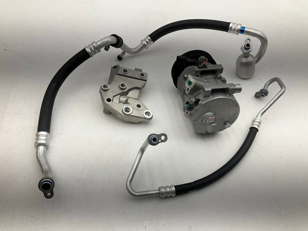 Auto 7 701-0205 A/C Compressor Kit With Hoses For 2007-2008 Kia Rondo