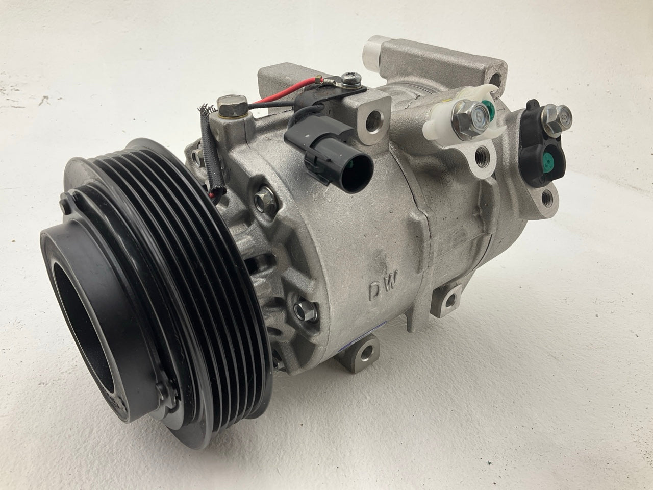 Auto 7 701-0205 A/C Compressor Kit With Hoses For 2007-2008 Kia Rondo