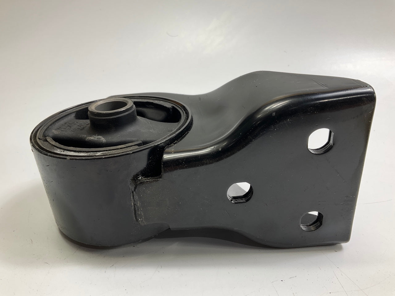 Auto 7 810-0500 Front Engine Mount For 2002-2004 Kia Sedona
