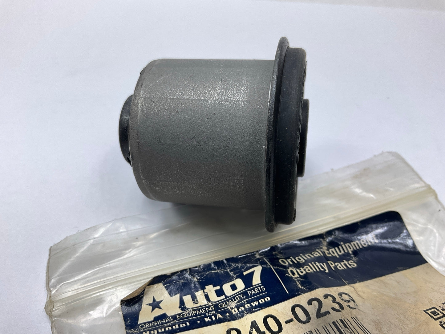 Auto 7 840-0239 Front Upper Control Arm Bushing For 2003-2004 Kia Sorento