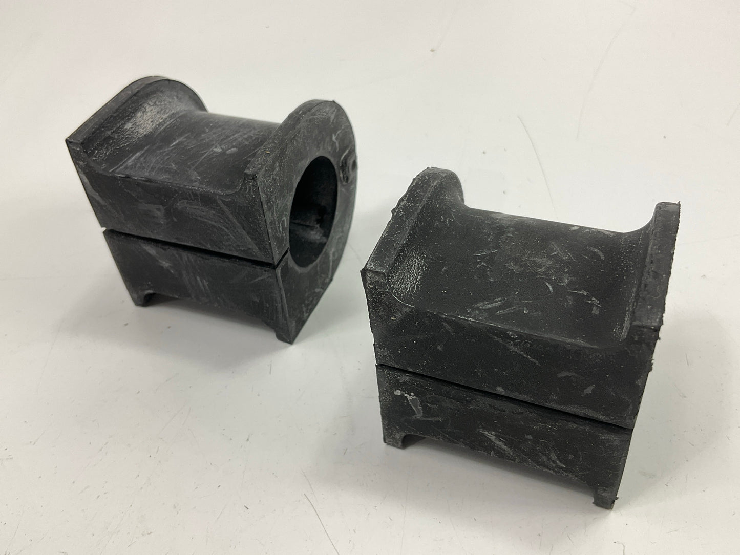 (2) Auto 7 840-0412 Front Stabilizer Sway Bar Bushings For 2003-04 Kia Sorento