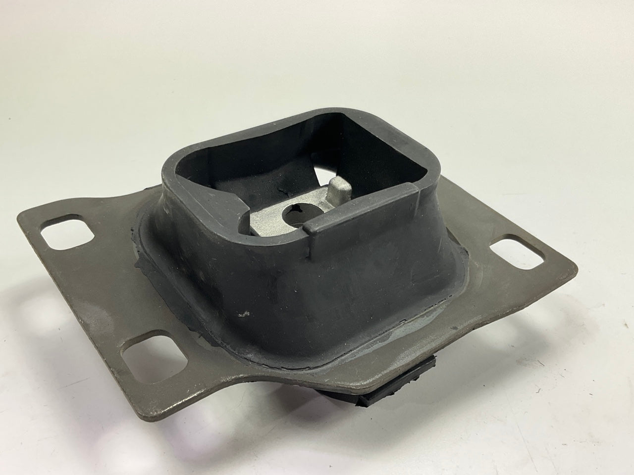 Auto Extra 2986 Left Transmission Mount 2000-11 Ford Focus, 2010-13 Transit