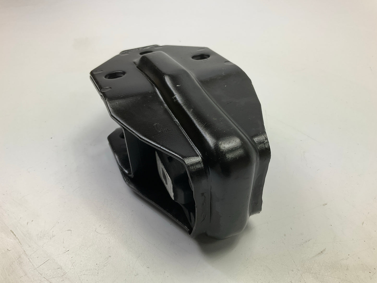 Auto Extra 3104 Engine Motor Torque Strut Mount Bracket