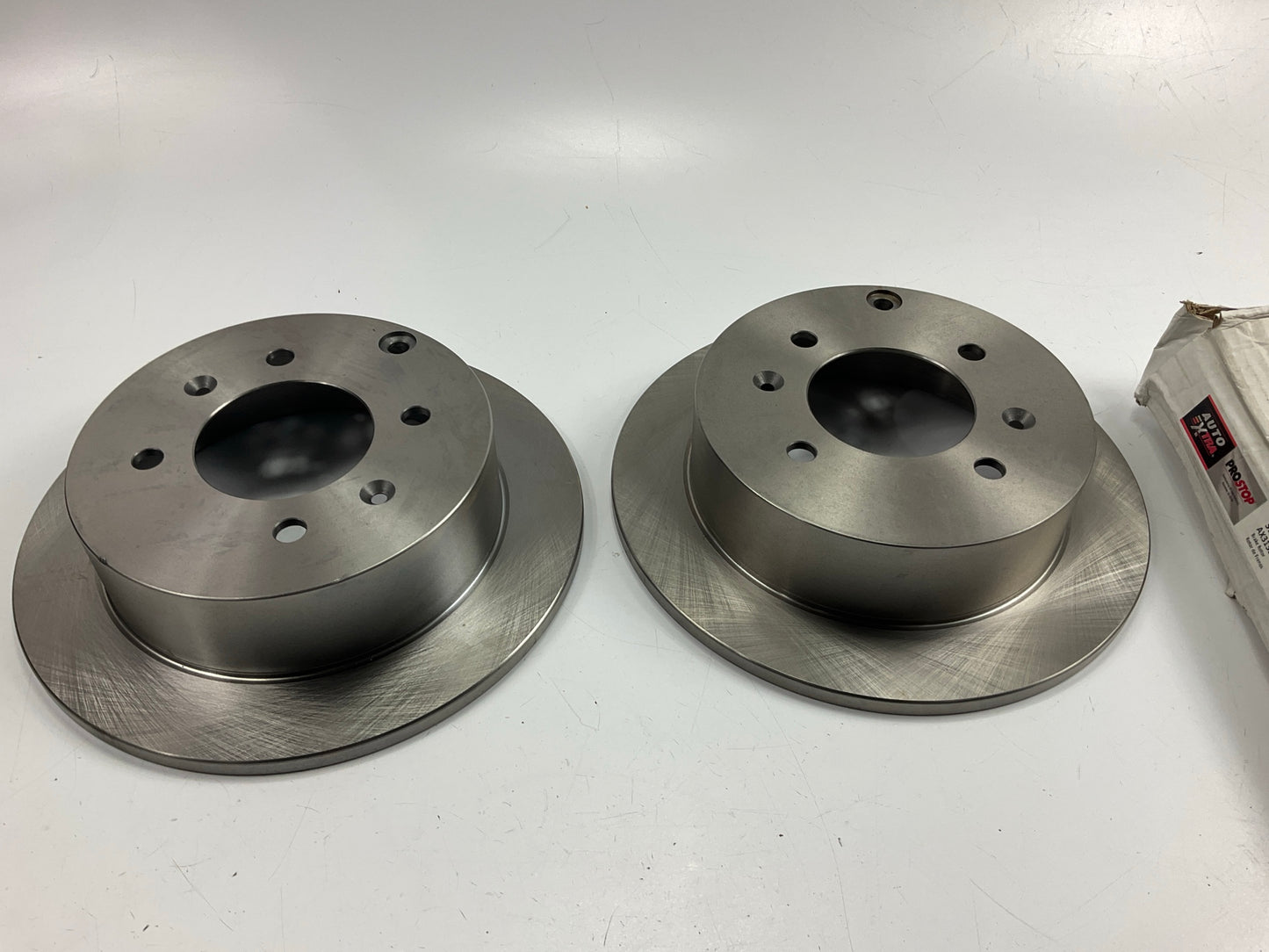 (2) Auto Extra AX31333 Rear Brake Rotors For 1999-2005 Sonata, 01-06 Optima