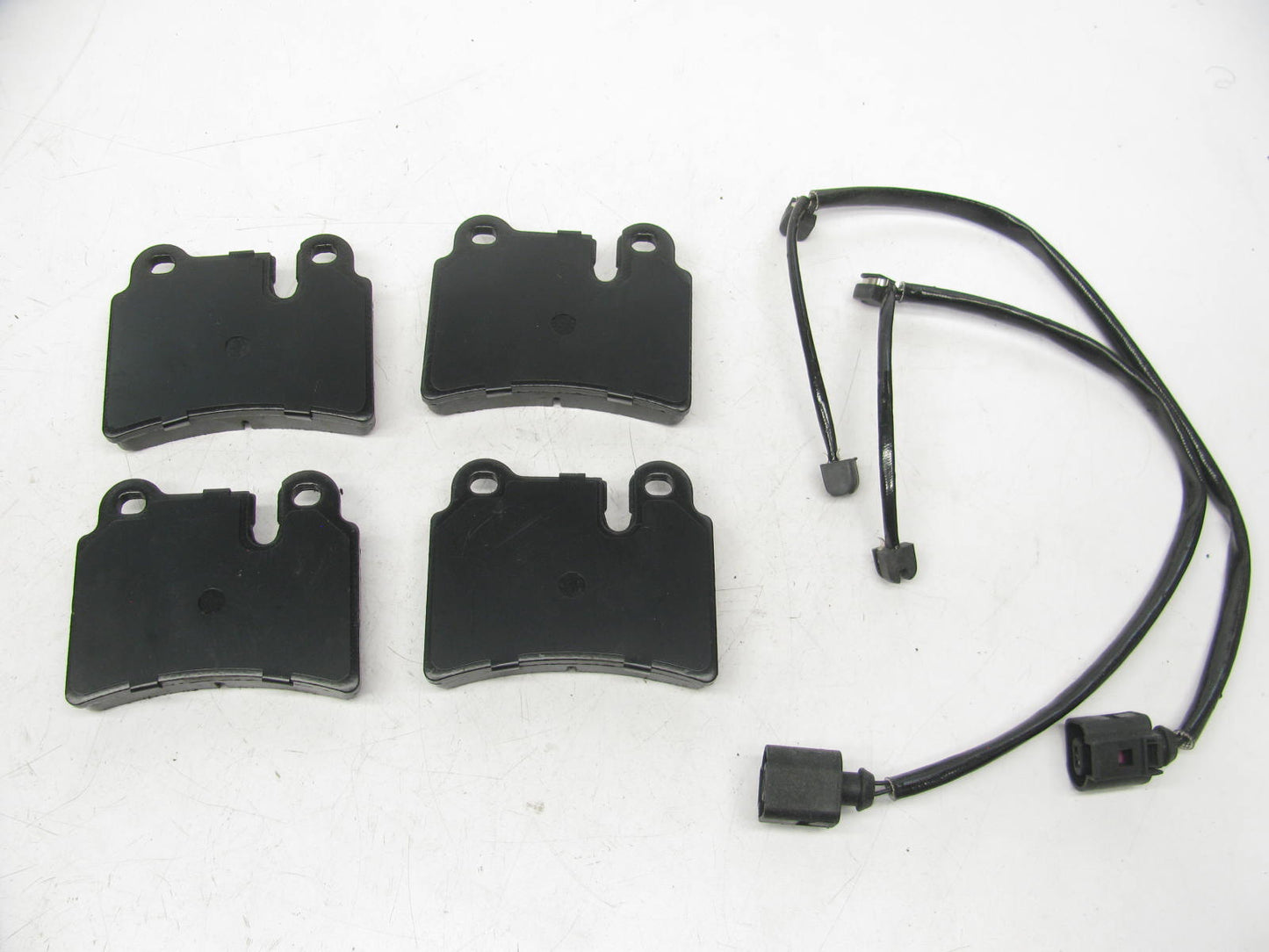 Auto Extra AXMD1277 Rear Disc Brake Pads For 2006-2010 Volkswagen Touareg