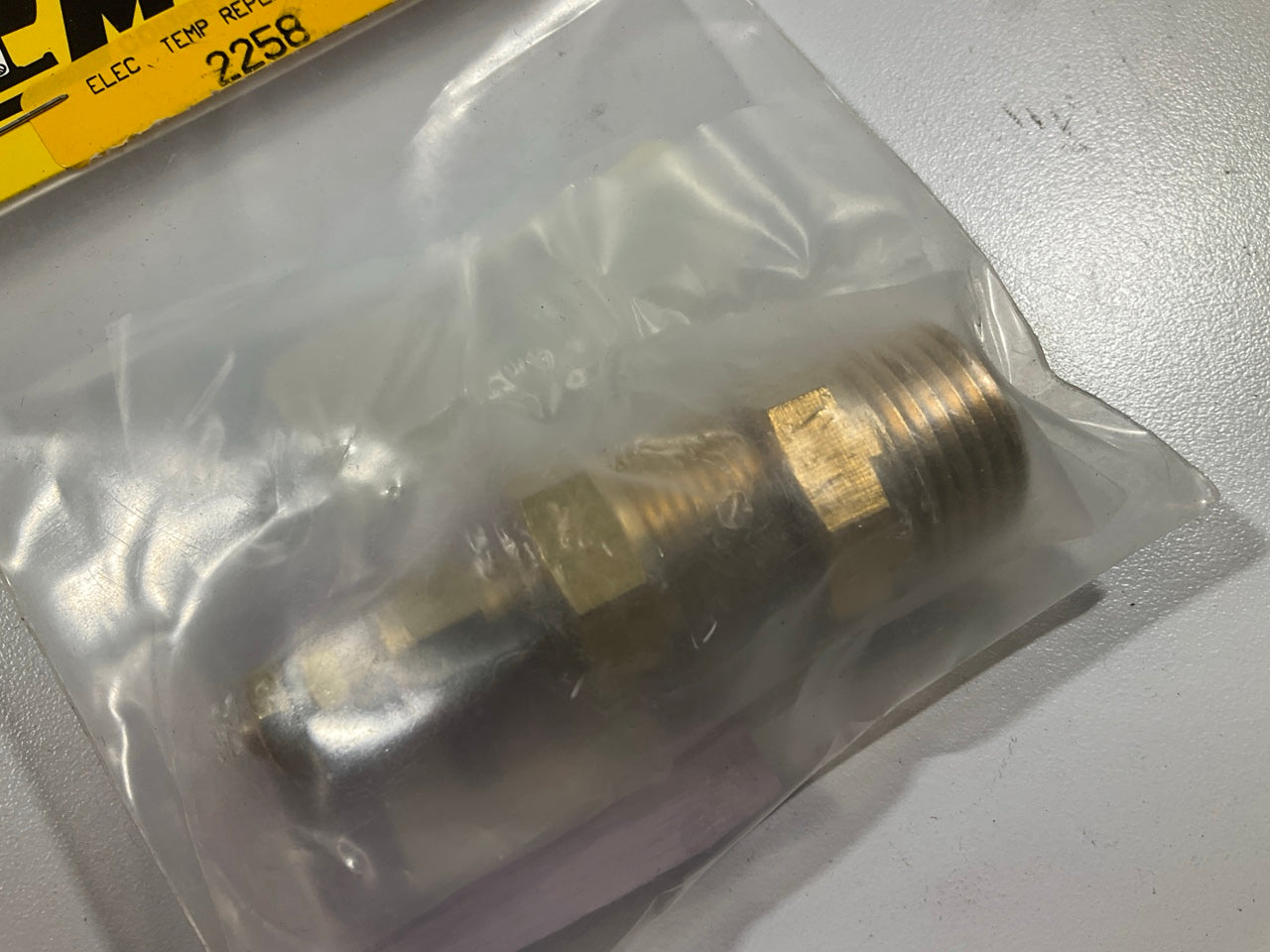 Auto Meter 2258 1/8 NPT Sender Temperature Short Sweep Gauge 3/8'' 1/2'' Adapter