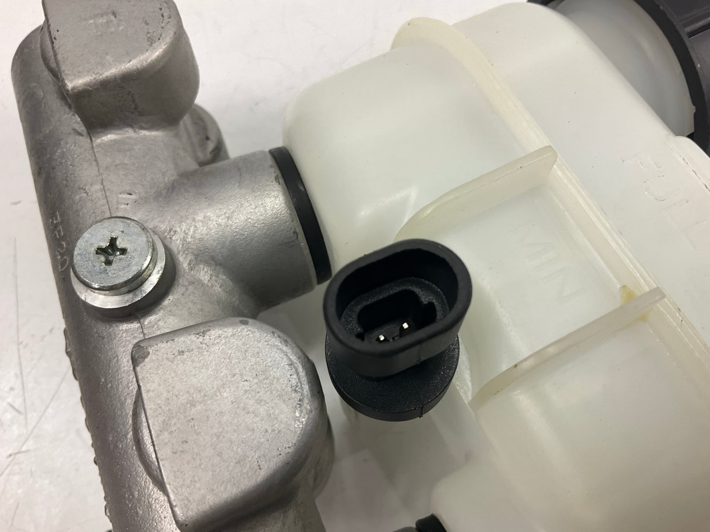Auto Specialty M-83042 Brake Master Cylinder For 1995-1999 Neon
