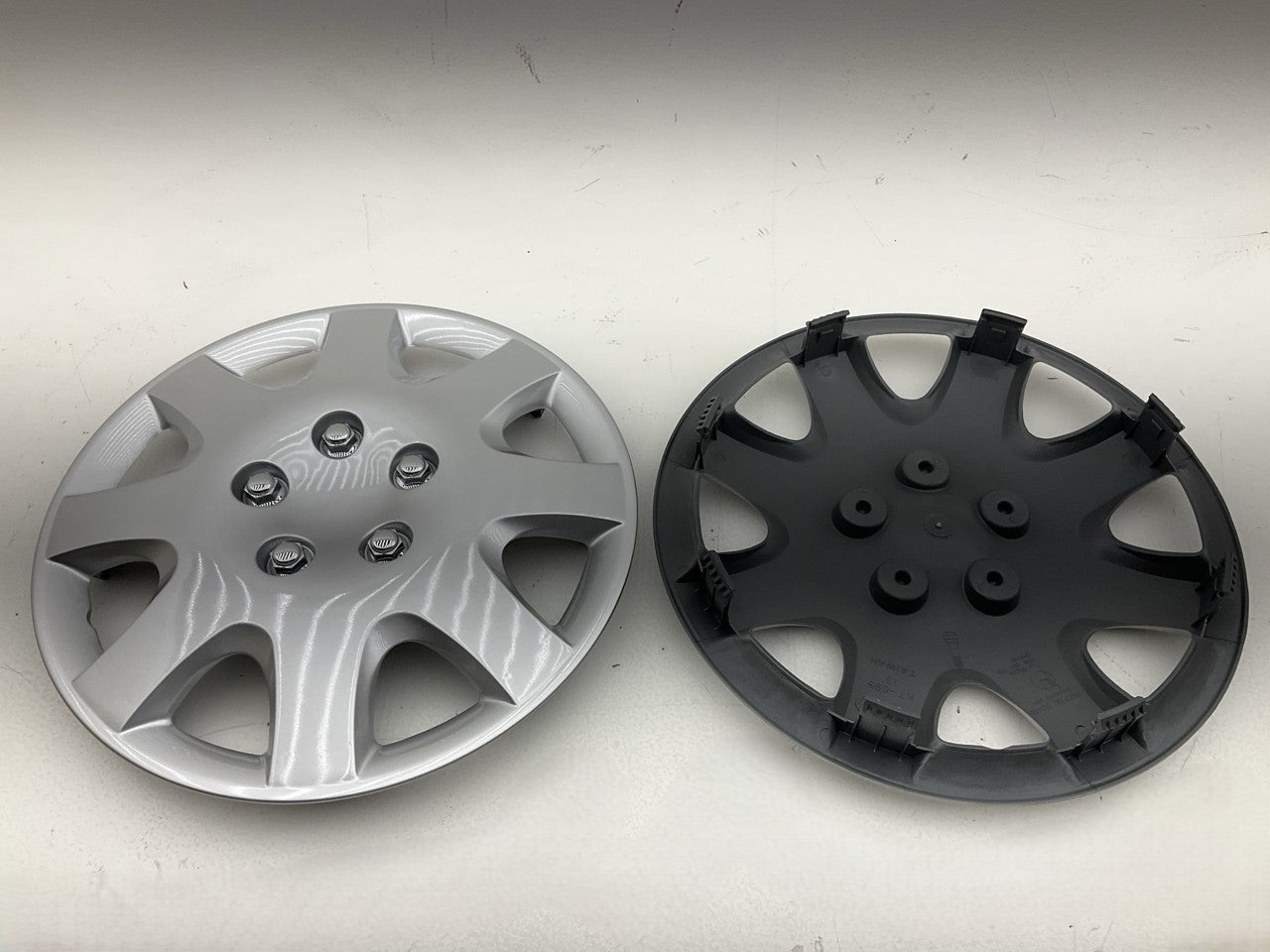 (4) Autocraft AC228 Silver 8-Spoke, 15'' Wheel Cover Set