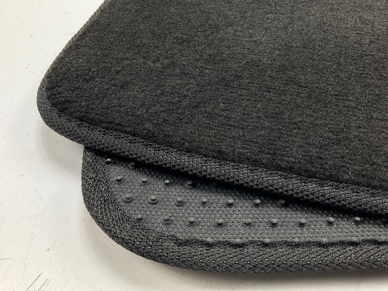 Autocraft ACFS4578B Universal 4-piece Floor Mats Carpet Set: 25.75''x17'' Front