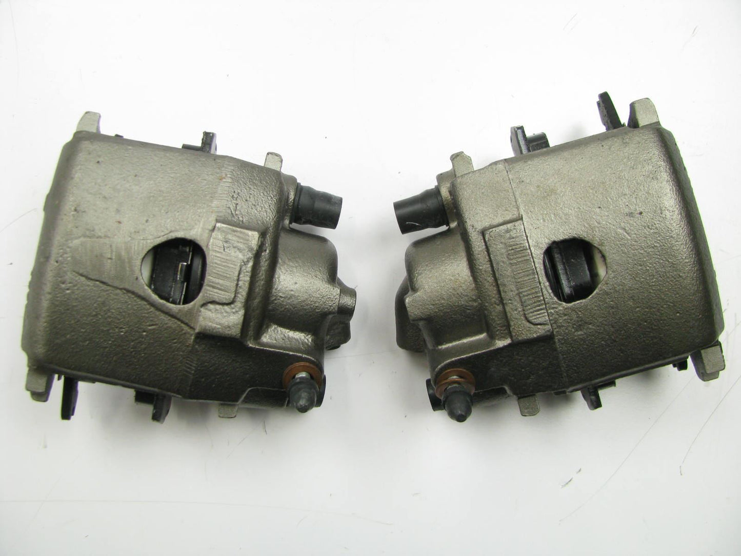 REMANUFACTURED Autoline C413738A Front Brake Calipers Set W/ Pads