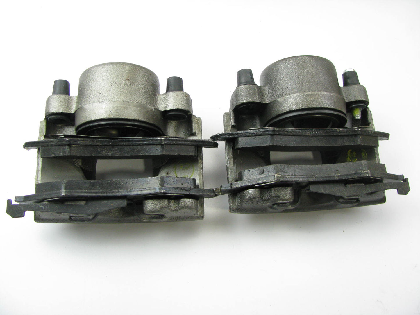 89-92 Ford Thunderbird, 90-92 Lincoln Continental Front Brake Caliper Set + Pads