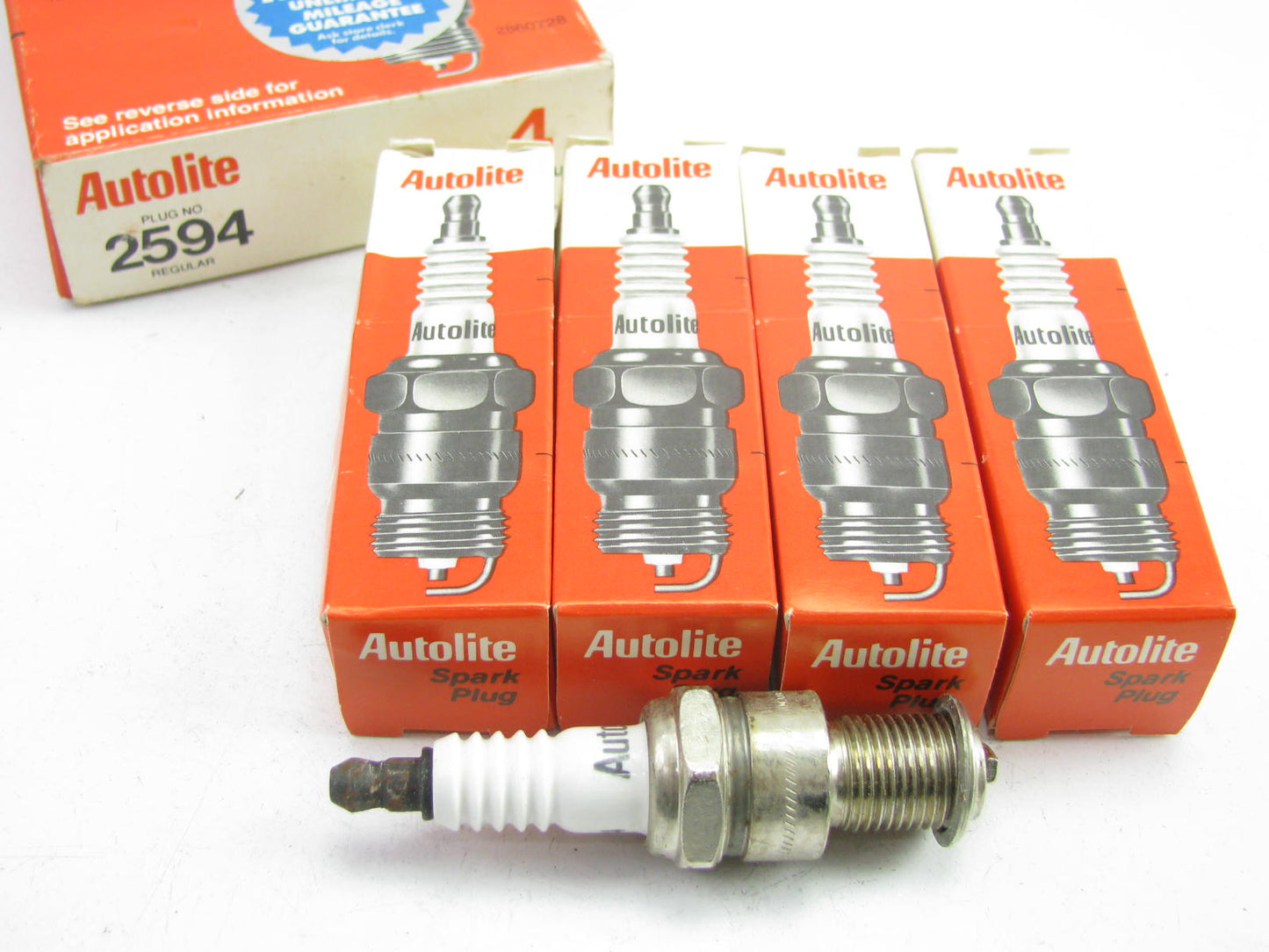 (4) Autolite 2594 Spark Plugs Replaces: AG091 N2C N3C 801 805 4046 4030 B7ET