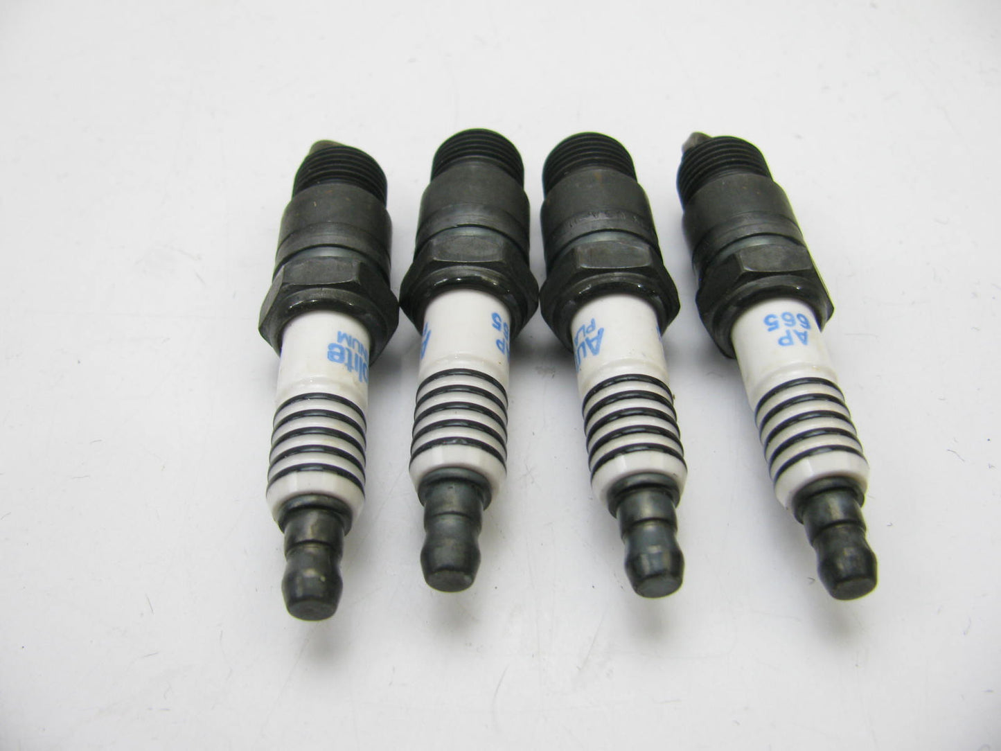 (4) Autolite AP665 Platnium Spark Plugs