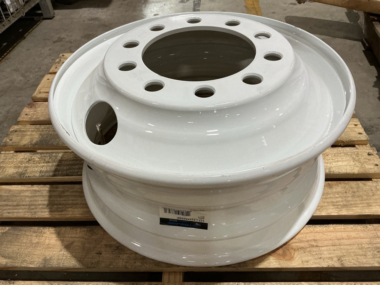 SCUFFED - Automann 157.L225X825SP White Steel Wheel, Stud Pilot, 22.5'' X 8.25''