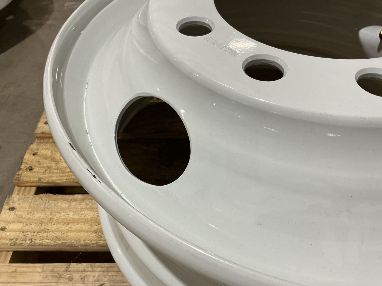 SCUFFED - Automann 157.L225X825SP White Steel Wheel, Stud Pilot, 22.5'' X 8.25''