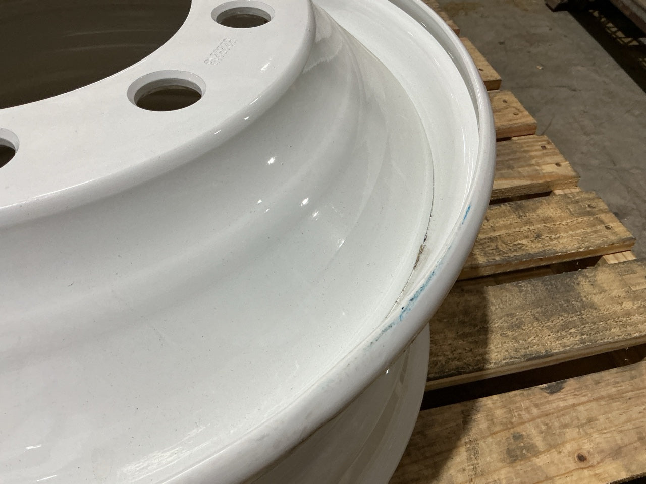 SCUFFED - Automann 157.L225X825SP White Steel Wheel, Stud Pilot, 22.5'' X 8.25''