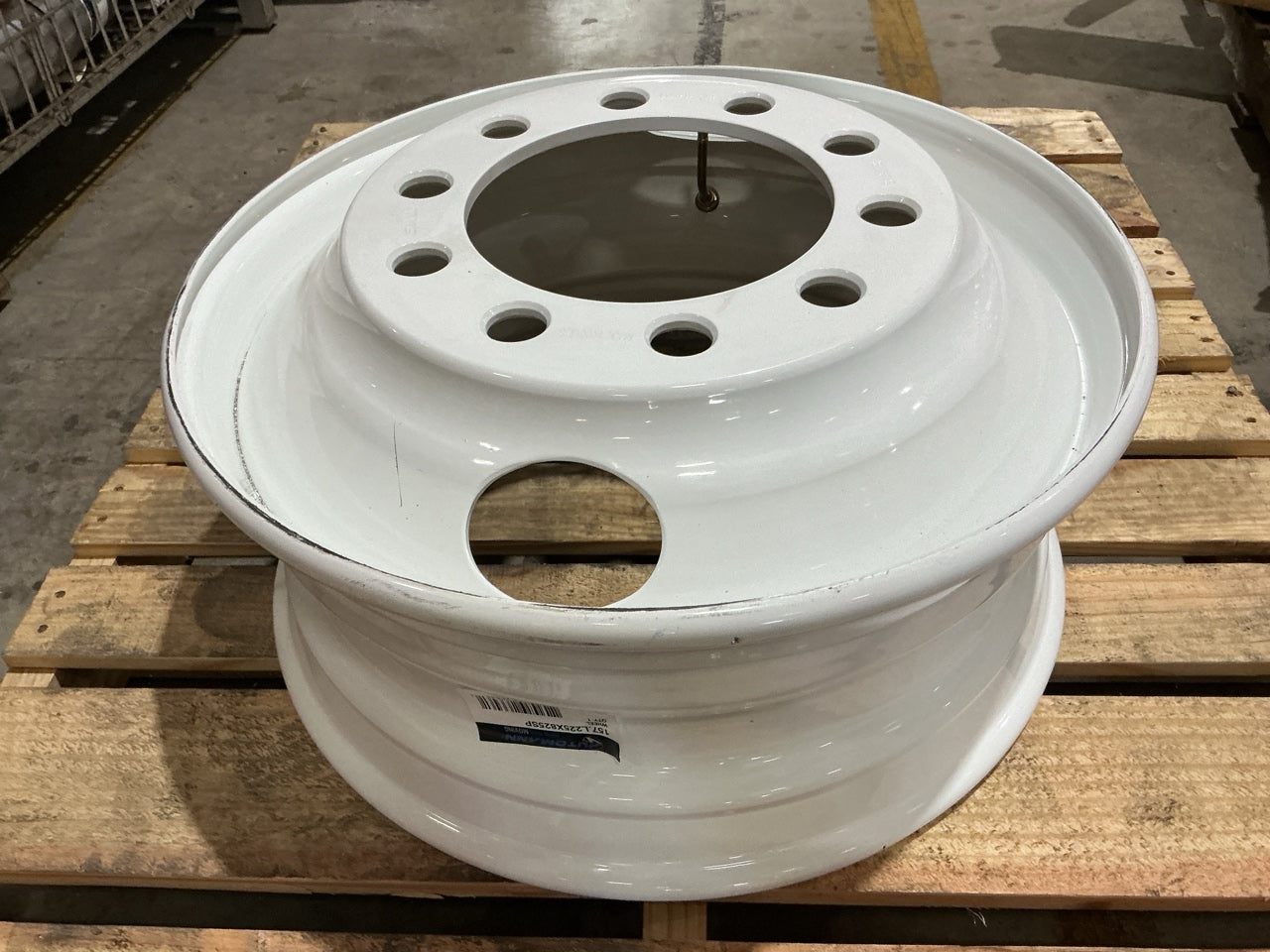 SCUFFED - Automann 157.L225X825SP White Steel Wheel, Stud Pilot, 22.5'' X 8.25''