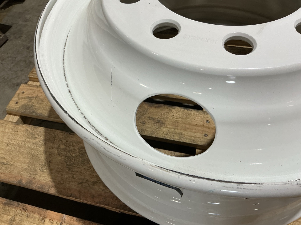 SCUFFED - Automann 157.L225X825SP White Steel Wheel, Stud Pilot, 22.5'' X 8.25''