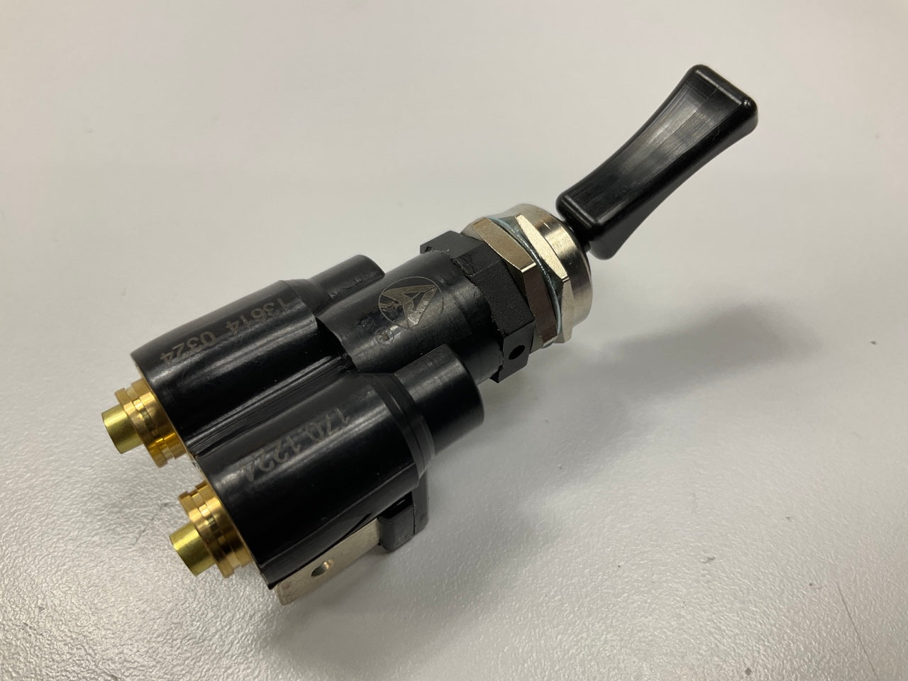Automann 170.1224 Air/Electric Three-Way Paddle Style Toggle Valve, 5 Amp 12V