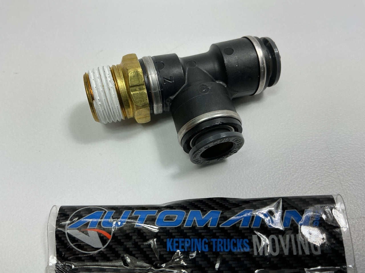 Automann 177.11716C Push-Lock Air Brake Fitting, Male Run Tee, 3/8'' X 3/8''