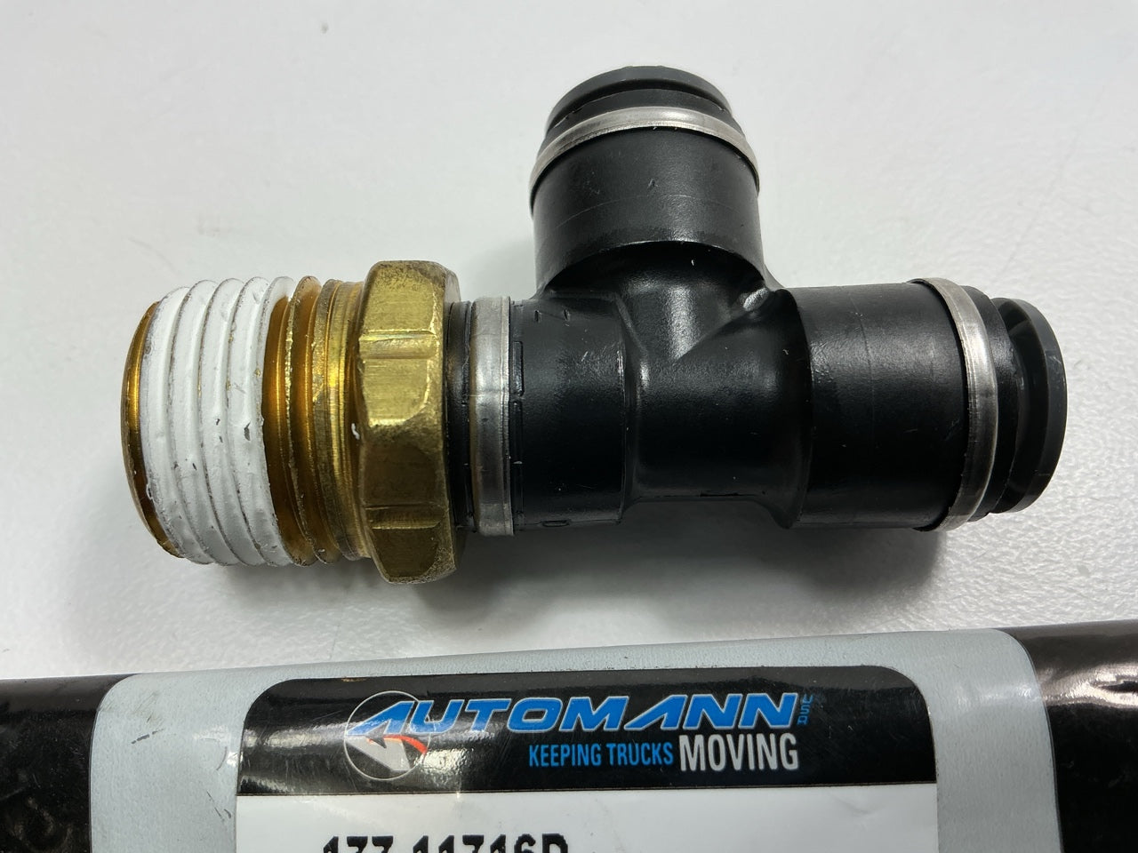 Automann 177.11716D Push-Lock Air Brake Fitting, Male Run Tee, 3/8'' X 1/2''