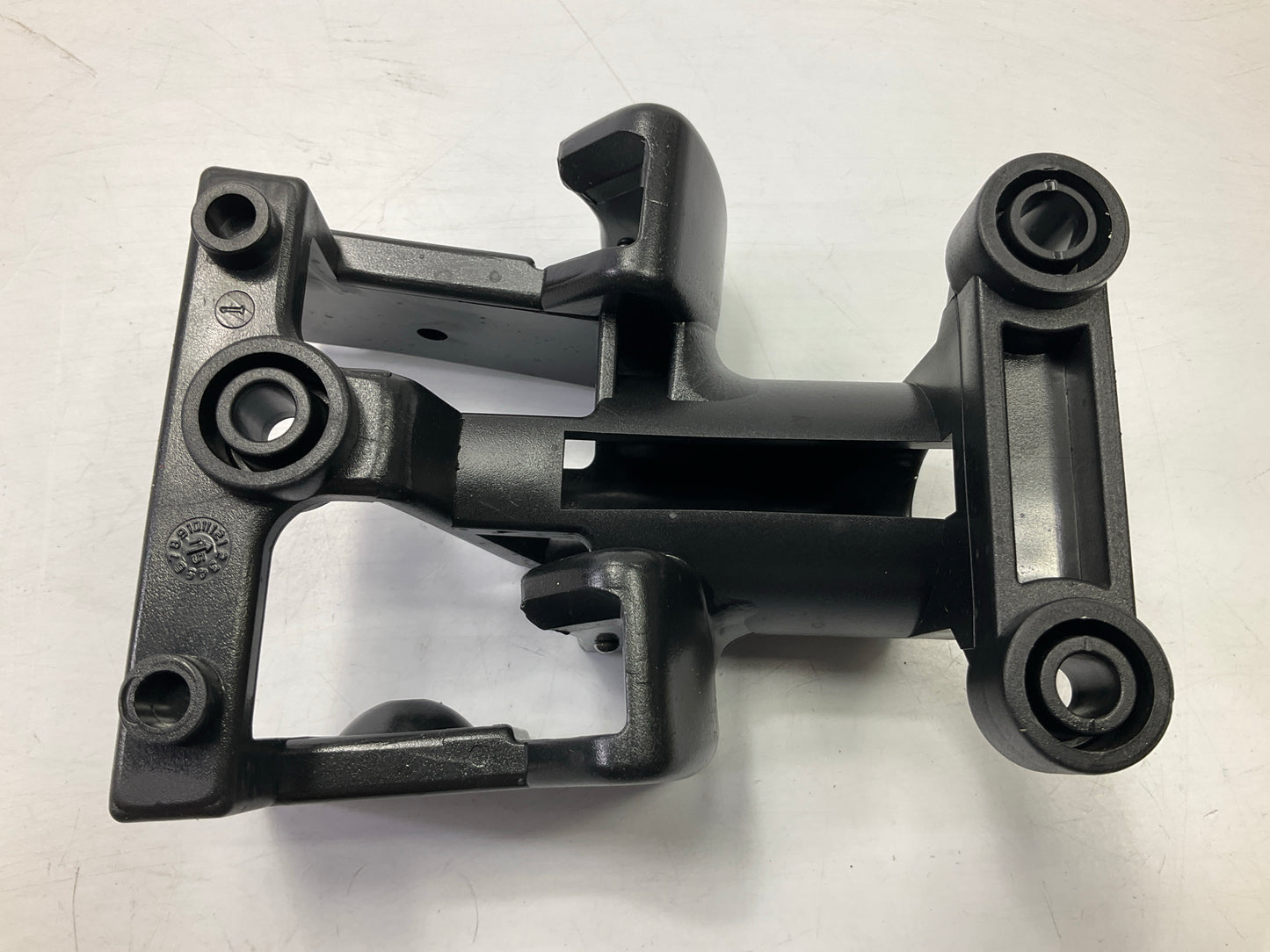 Automann 177.6007 Single Plug And Gladhand Holder Replaces 59QE33, 11514, 15-041