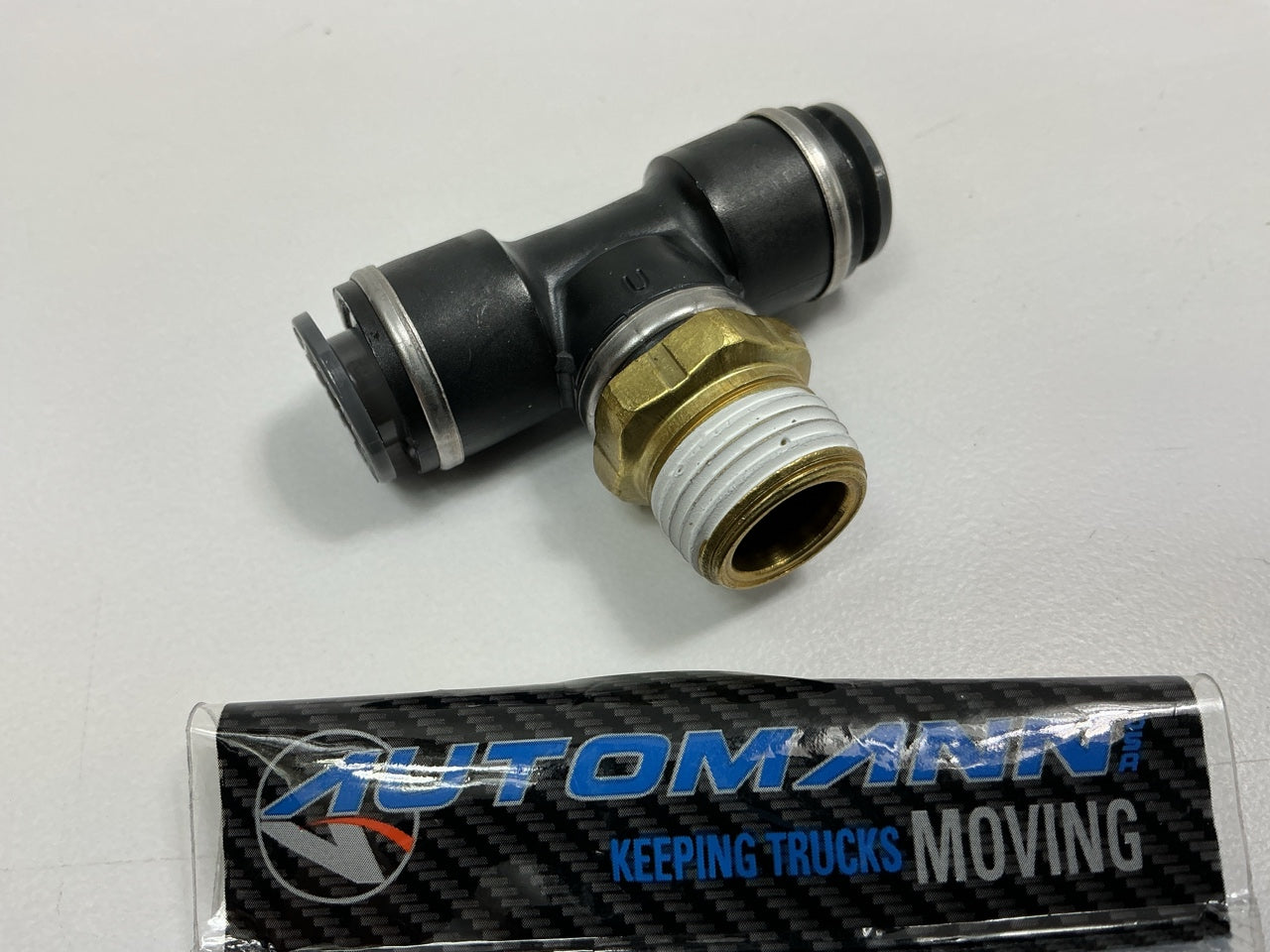 Automann 177.11726C PLC Swivel Male Branch Tee 3/8'' X 3/8'' NPT