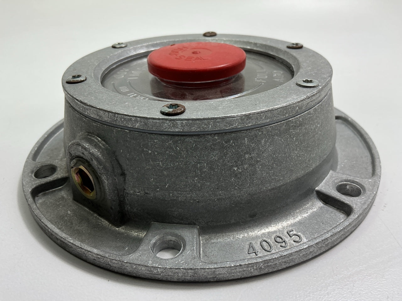 (2) Automann 180.10638 Trailer Hub Cap  Replaces 343-4095, 340046