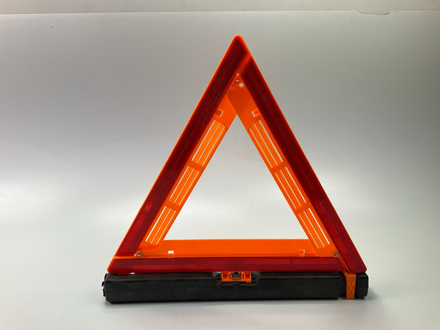 Automann 562.9000 Safety Emergency Triangle Three Piece Set - BROKEN CASE