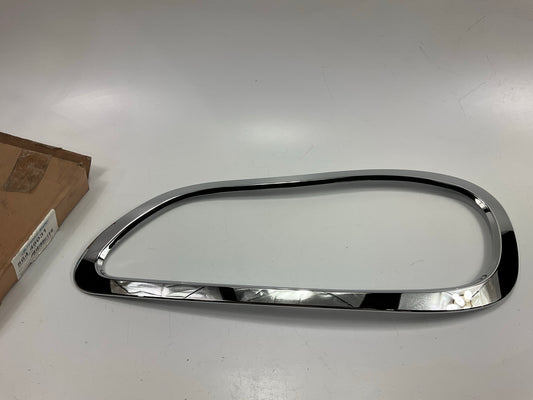 Automann 564-46031 Left Headlight Trim Bezel For Freightliner A1714930000