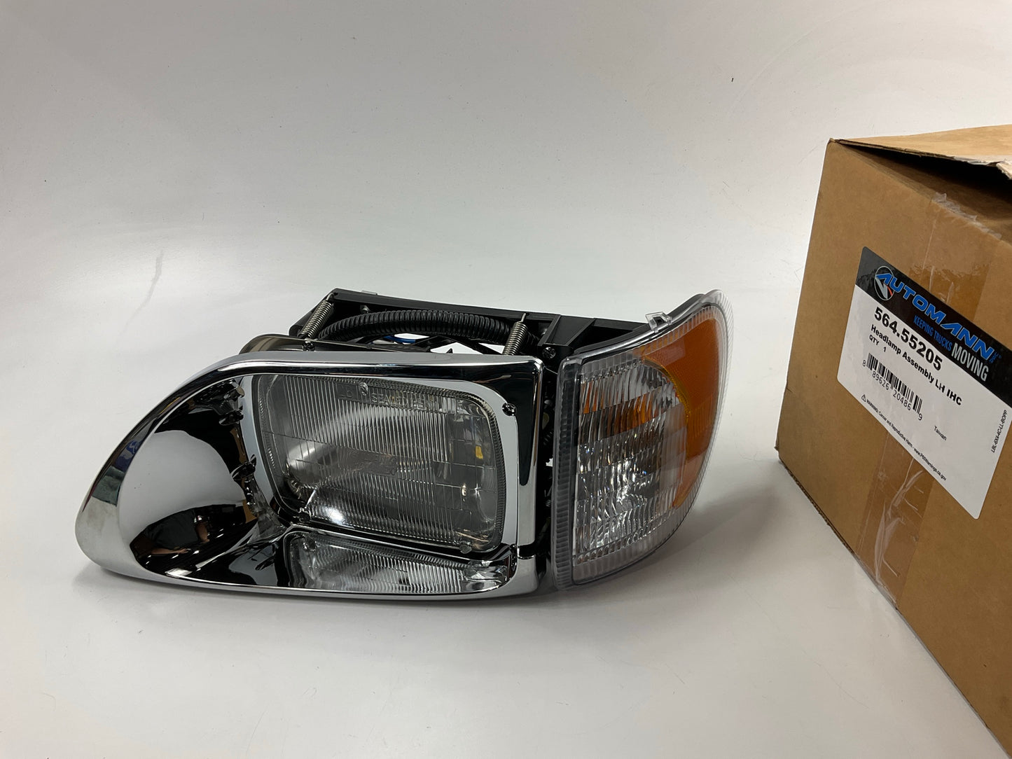Automann 564.55205 Front Left Drivers Side Headlight Headlamp Assembly