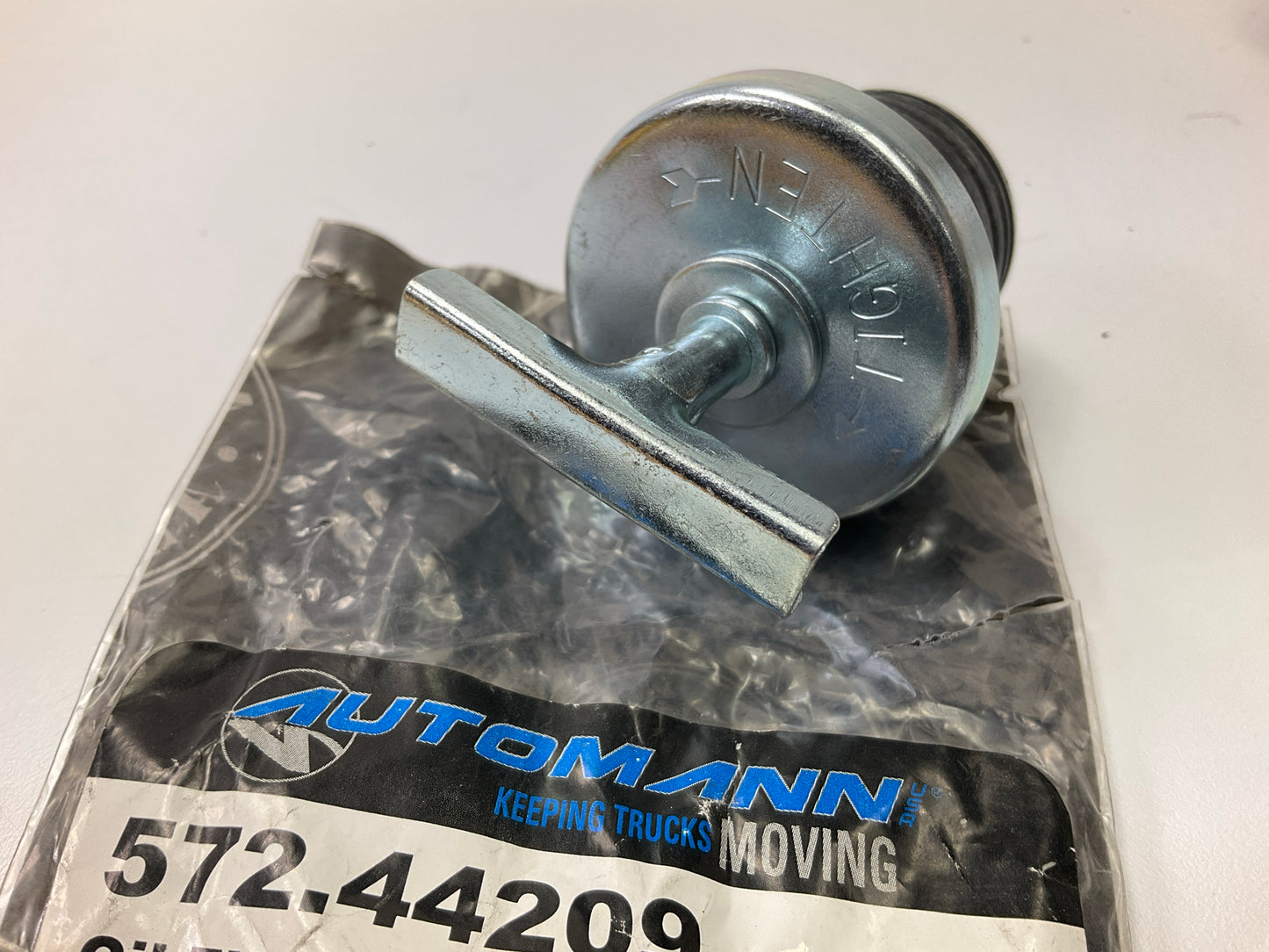 Automann 572.44209 Engine Oil Filler Cap Plug, 1-3/8''