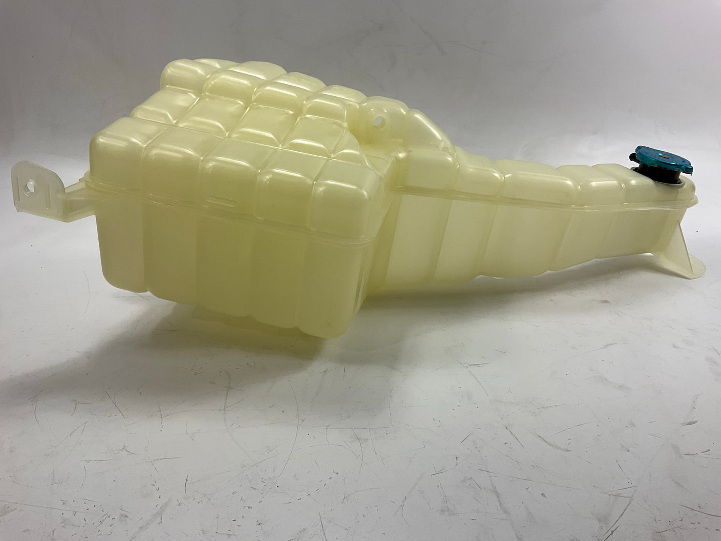 Automann 575.1012 Radiator Coolant Overflow Reservoir Bottle For Freightliner