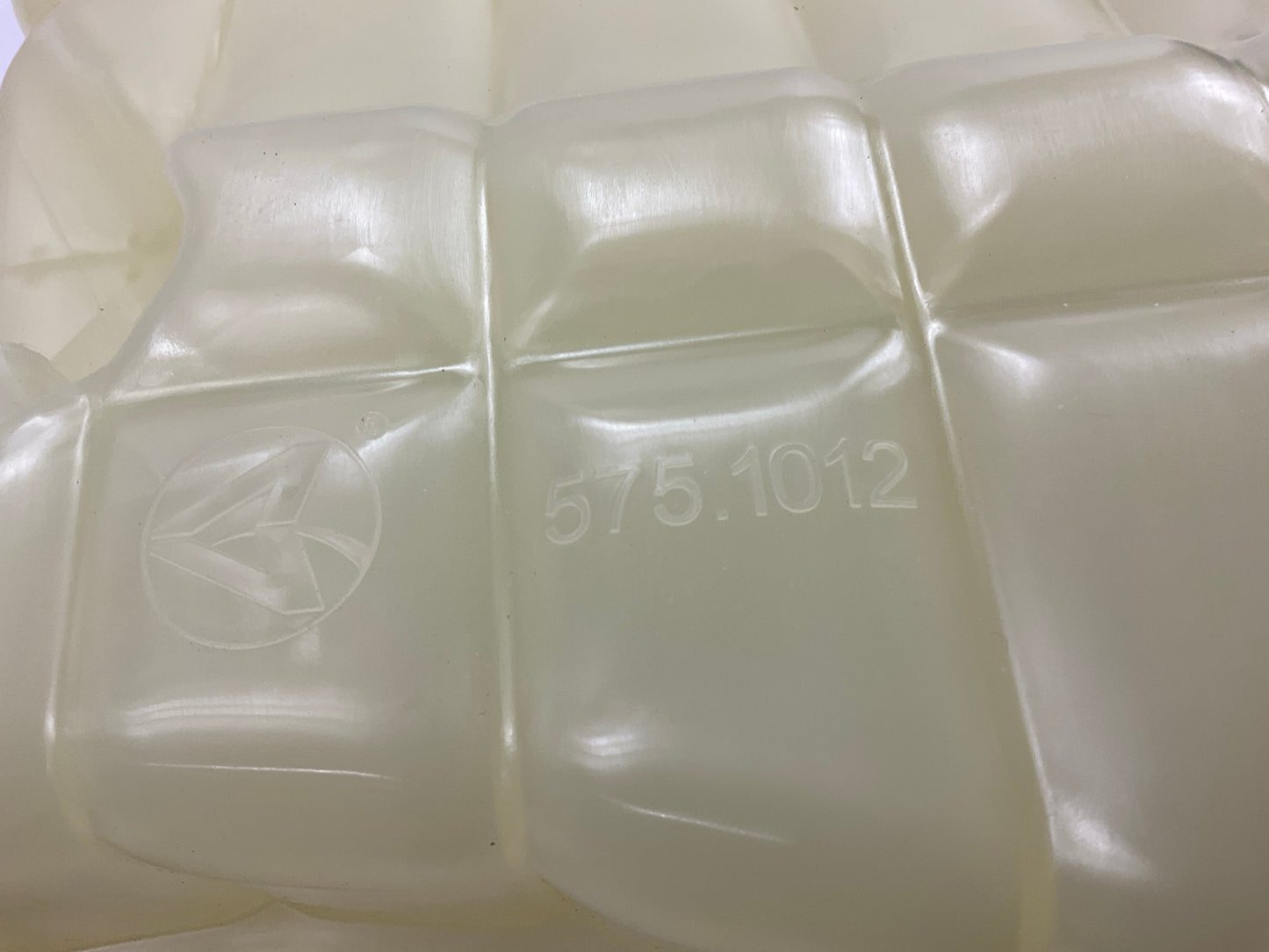 Automann 575.1012 Radiator Coolant Overflow Reservoir Bottle For Freightliner
