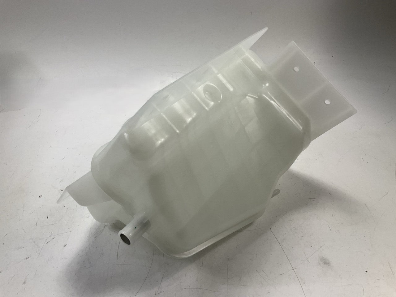 Automann 575.1032 Radiator Coolant Reservoir For International 9200 9400 9900